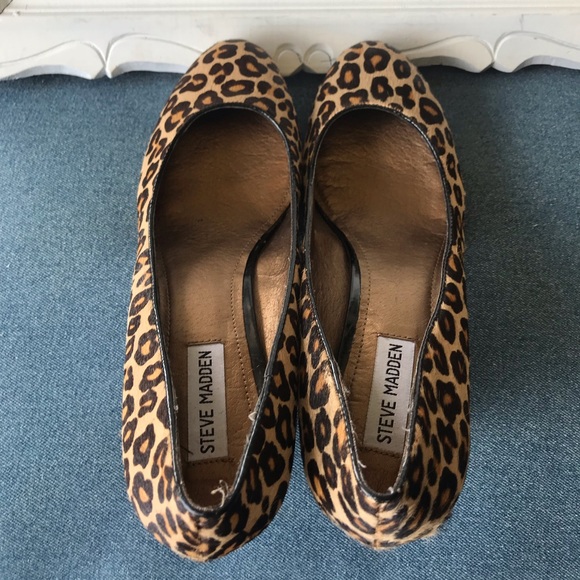 Steve Madden Leopard Print Pony Hair Pump - Picture 5 of 8